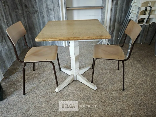 Houten tafel met 2 stoelen 70x70cm - afbeelding 1 van  3