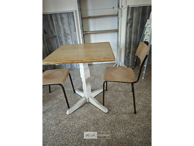 Houten tafel met 2 stoelen 70x70cm - afbeelding 2 van  3