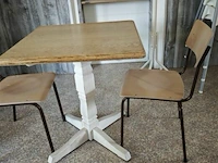 Houten tafel met 2 stoelen 70x70cm - afbeelding 2 van  3