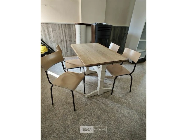 Houten tafel met 4 stoelen 70x110cm - afbeelding 1 van  3