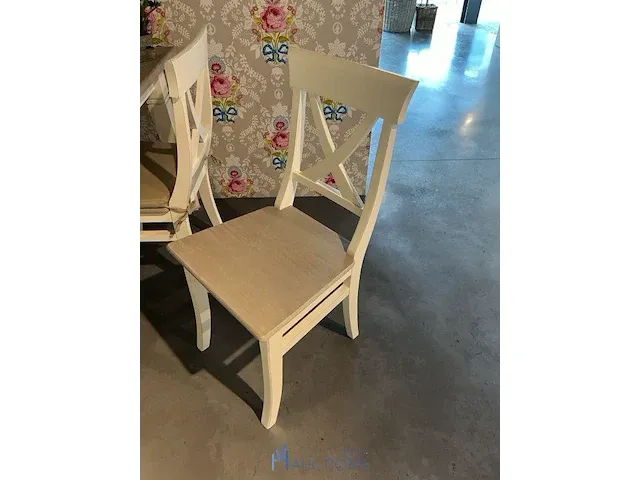 Houten tafel met 5 diverse stoelen - afbeelding 4 van  6