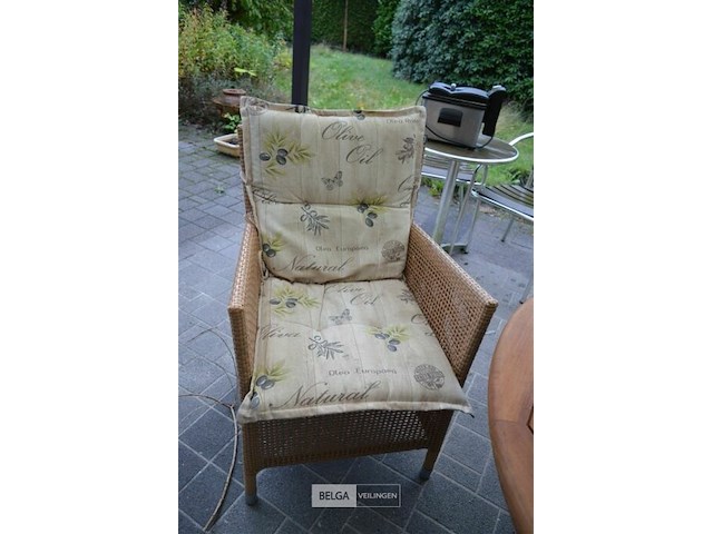 Houten tafel met 6 rieten stoelen en kussens 120x220x75cm - afbeelding 4 van  7