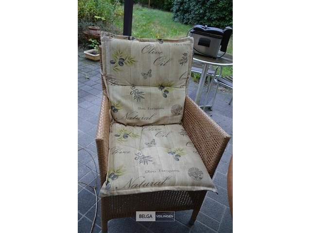 Houten tafel met 6 rieten stoelen en kussens 120x220x75cm - afbeelding 5 van  7