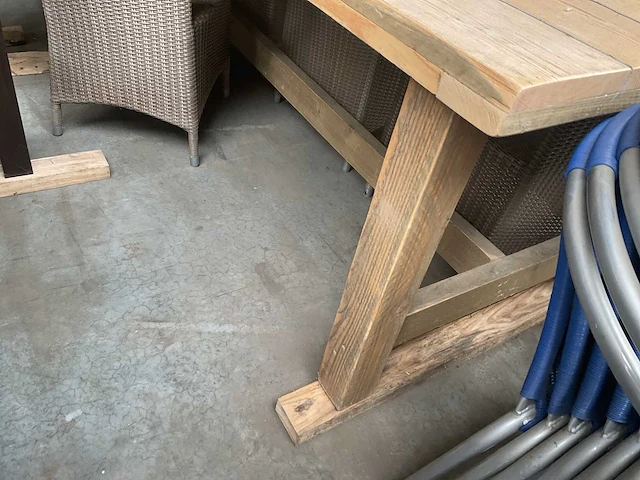 Houten tafel met 6 stoelen - afbeelding 3 van  4