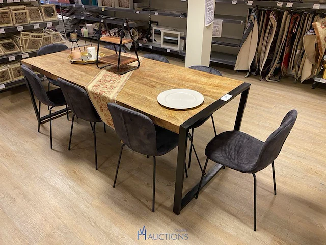 Houten tafel met 8 stoelen - afbeelding 1 van  4