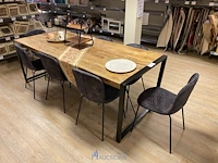 Houten tafel met 8 stoelen - afbeelding 1 van  4