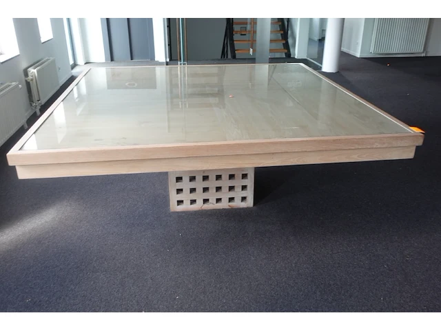 Houten tafel met glazen blad - afbeelding 1 van  6