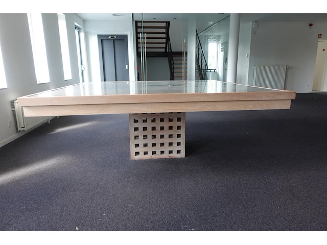 Houten tafel met glazen blad - afbeelding 2 van  6