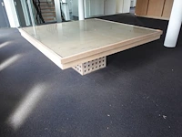 Houten tafel met glazen blad - afbeelding 3 van  6