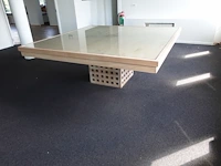 Houten tafel met glazen blad - afbeelding 4 van  6