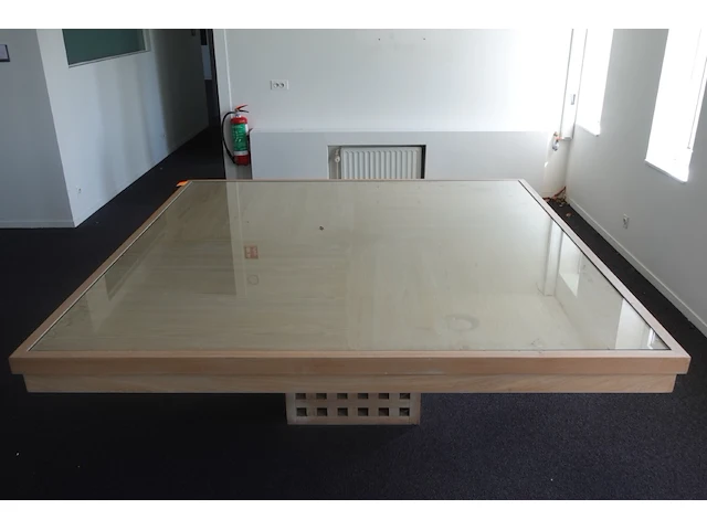 Houten tafel met glazen blad - afbeelding 6 van  6