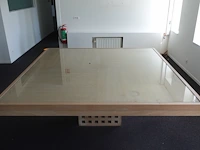 Houten tafel met glazen blad - afbeelding 6 van  6