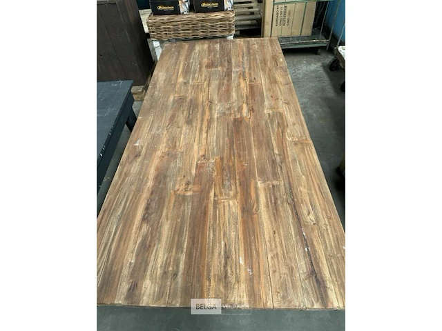 Houten tafel met ijzeren onderstel - afbeelding 3 van  3
