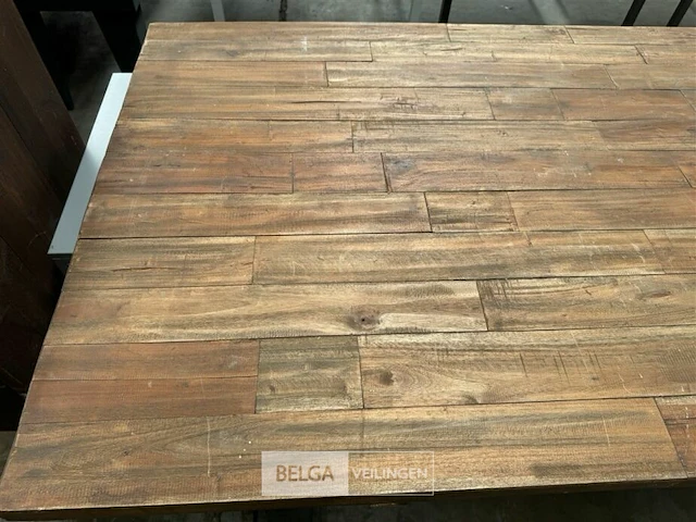 Houten tafel met ijzeren onderstel - afbeelding 2 van  3
