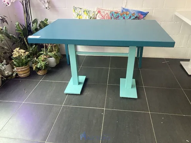 Houten tafel met zitbank - afbeelding 2 van  4