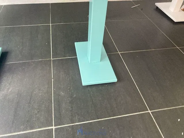 Houten tafel met zitbank - afbeelding 3 van  4