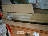 Houten tafel nieuw in verpakking - afbeelding 1 van  3