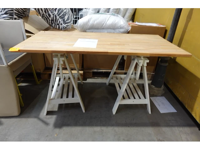 Houten tafel op schraag - afbeelding 1 van  4