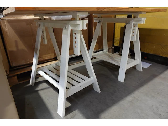 Houten tafel op schraag - afbeelding 2 van  4