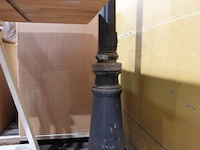 Houten tafel op schraag - afbeelding 4 van  4