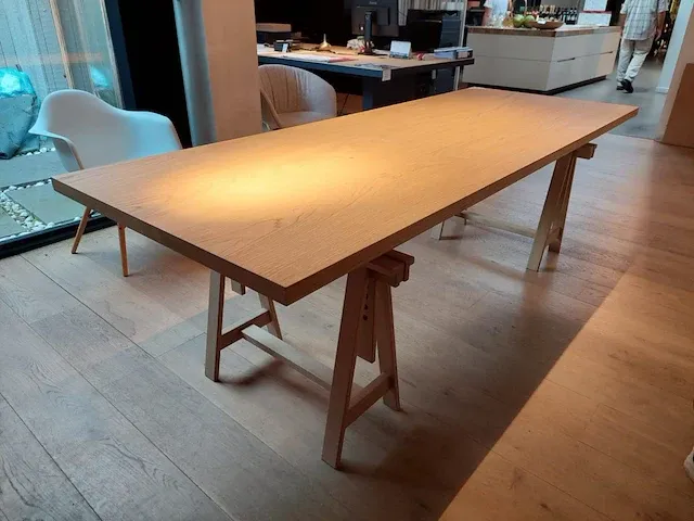 Houten tafel op schragen - afbeelding 1 van  8