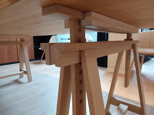 Houten tafel op schragen - afbeelding 6 van  8