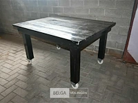 Houten tafel op wielen - afbeelding 1 van  5