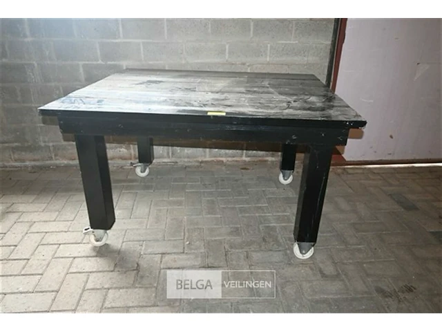 Houten tafel op wielen - afbeelding 2 van  5