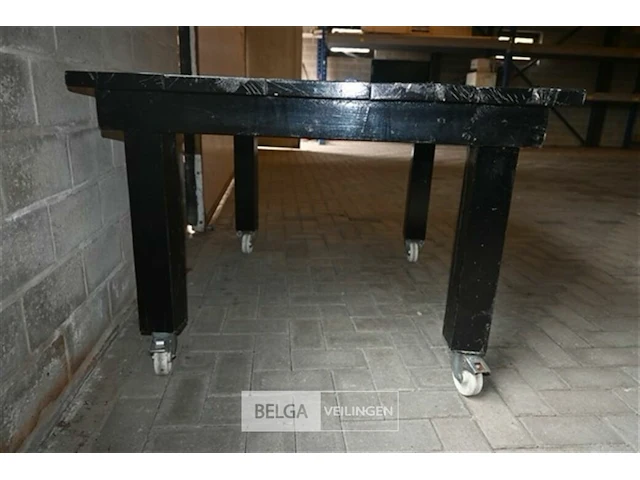 Houten tafel op wielen - afbeelding 3 van  5