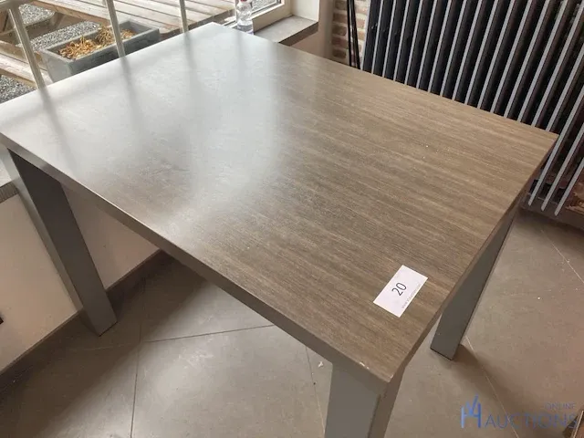 Houten tafel - afbeelding 2 van  3