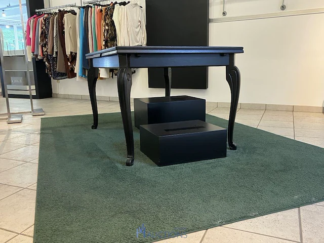 Houten tafel - afbeelding 1 van  3