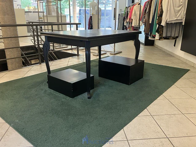 Houten tafel - afbeelding 2 van  3