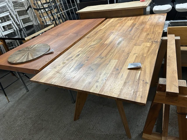 Houten tafel - afbeelding 1 van  3
