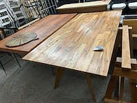 Houten tafel - afbeelding 1 van  3
