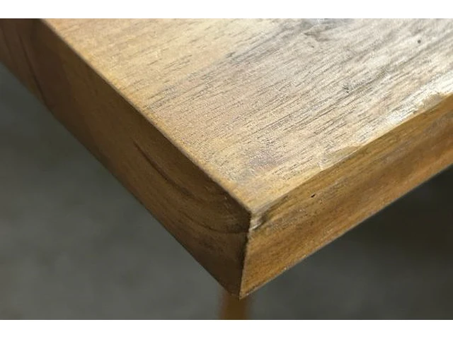 Houten tafel - afbeelding 2 van  3