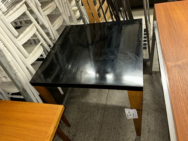 Houten tafel - afbeelding 1 van  3