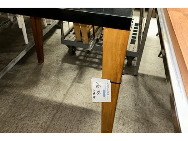 Houten tafel - afbeelding 2 van  3