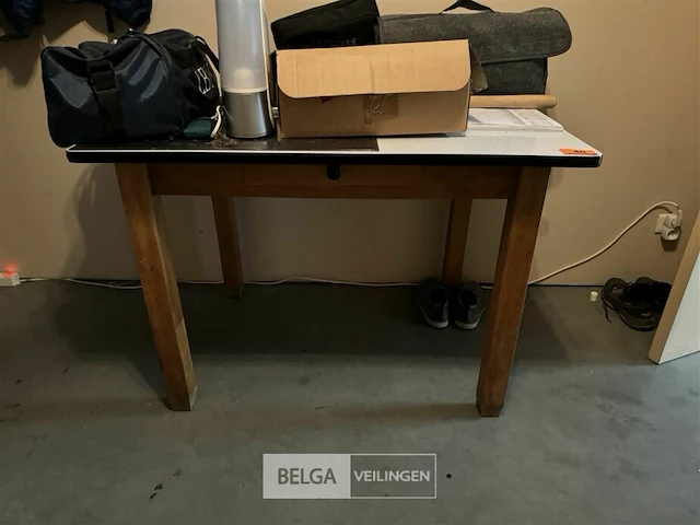 Houten tafel - afbeelding 3 van  4