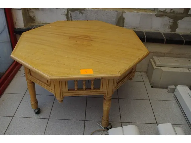 Houten tafel - afbeelding 1 van  1