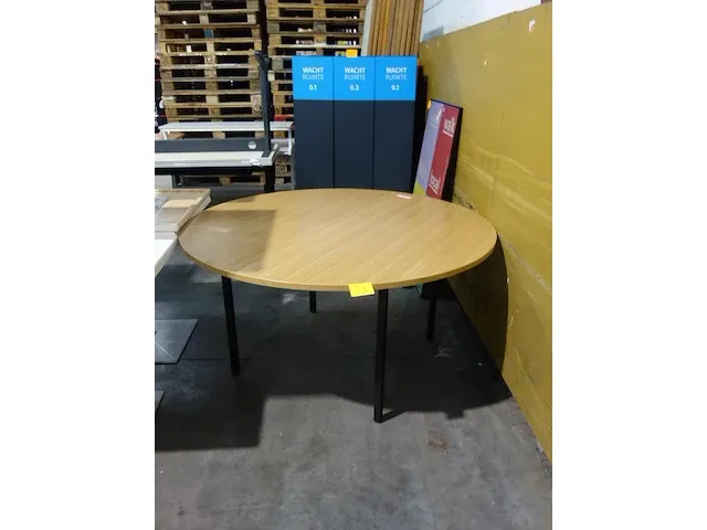 Houten tafel - afbeelding 1 van  2