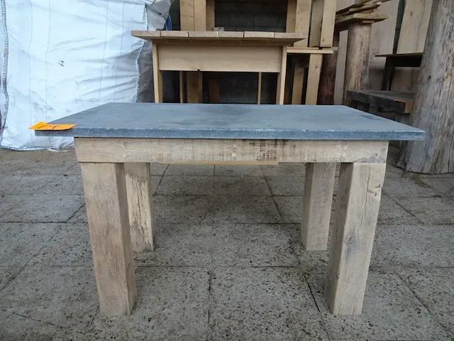 Houten tafel - afbeelding 1 van  3