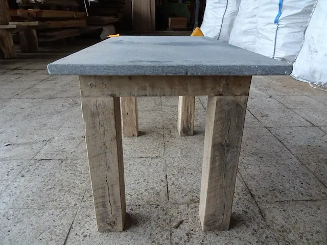 Houten tafel - afbeelding 2 van  3