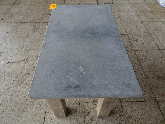 Houten tafel - afbeelding 3 van  3