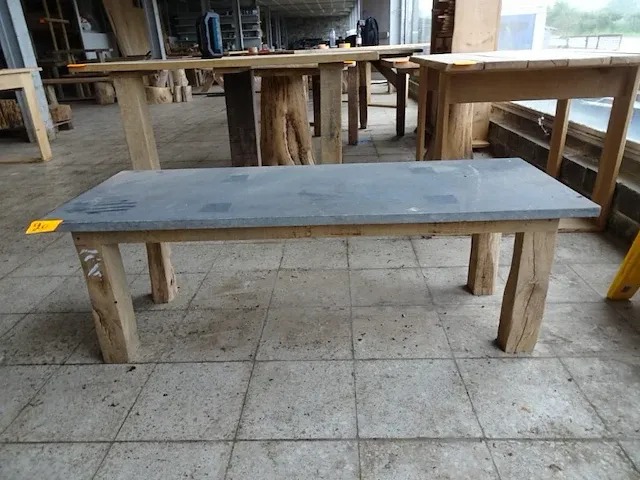 Houten tafel - afbeelding 1 van  3