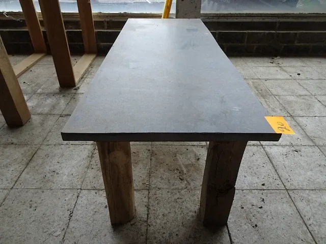 Houten tafel - afbeelding 2 van  3
