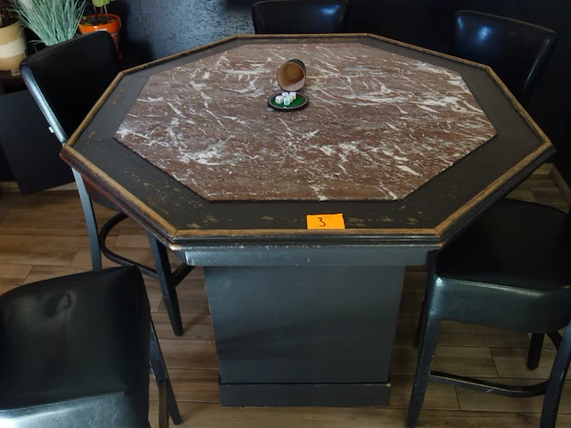 Houten tafel - afbeelding 2 van  2