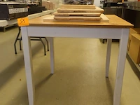 Houten tafel - afbeelding 1 van  2