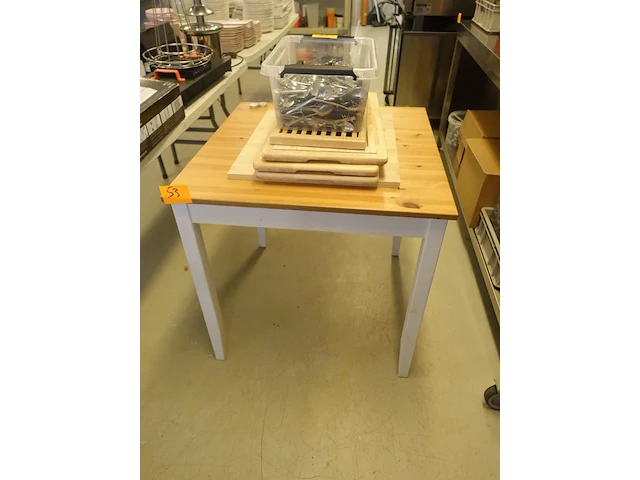 Houten tafel - afbeelding 2 van  2