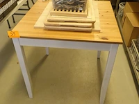 Houten tafel - afbeelding 2 van  2