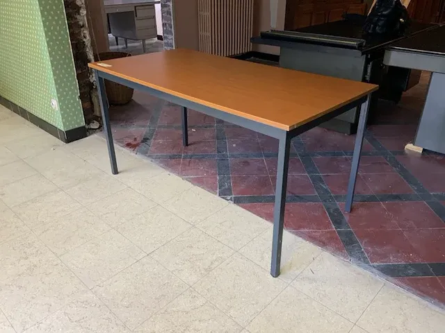 Houten tafel - afbeelding 2 van  2